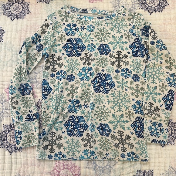 ❄️ snowflake ❄️ bamboo 2 piece pjs in size 4t. Great condition! - Picture 2 of 9